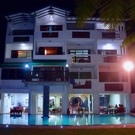 Southern Star Hotel Bentota Bagian luar foto