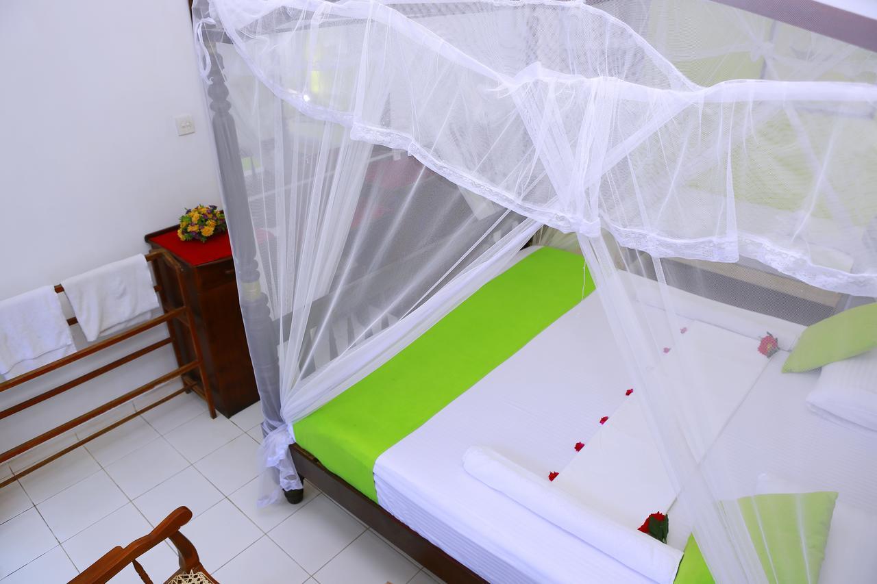 Southern Star Hotel Bentota Bagian luar foto