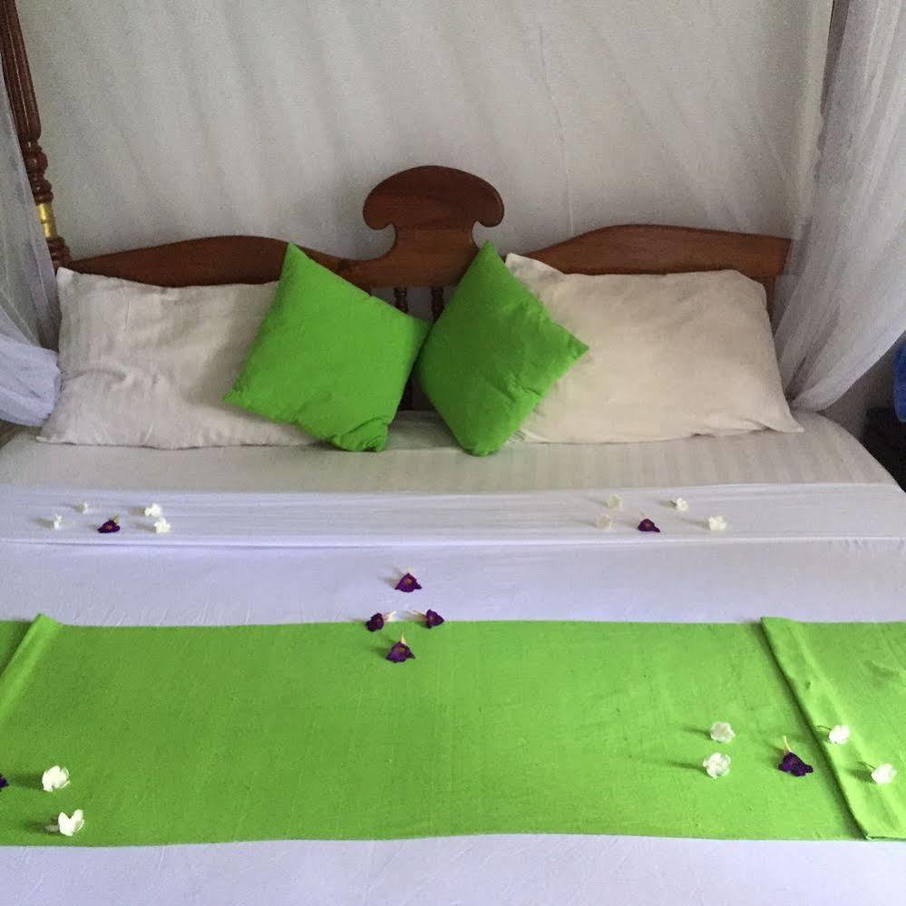 Southern Star Hotel Bentota Bagian luar foto