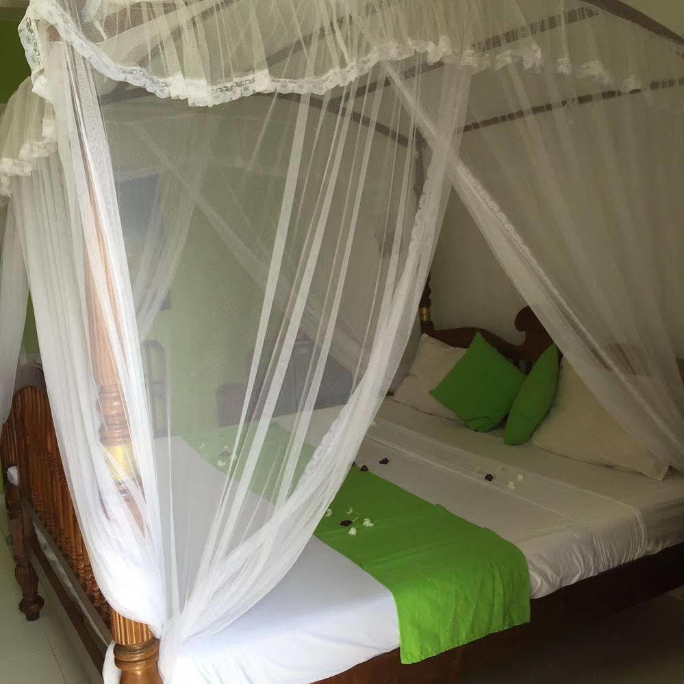 Southern Star Hotel Bentota Bagian luar foto