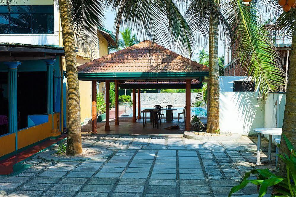 Southern Star Hotel Bentota Bagian luar foto